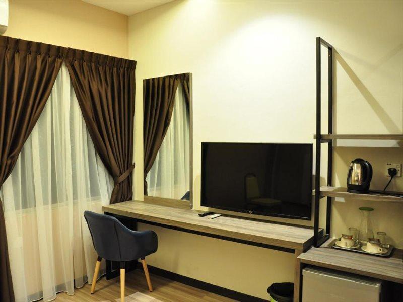 Frazel Inn Hotel Parit Buntar Exterior photo