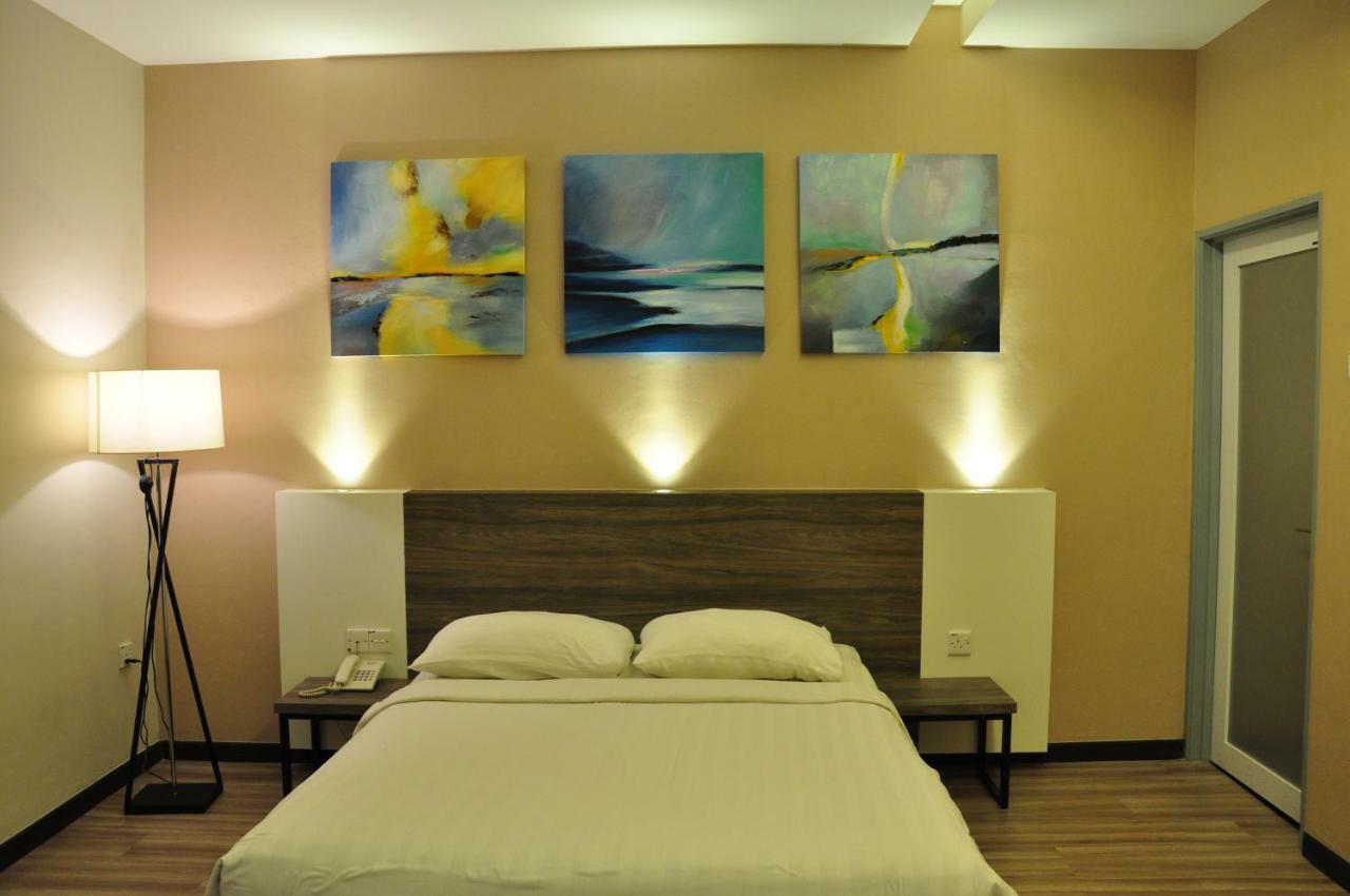 Frazel Inn Hotel Parit Buntar Exterior photo