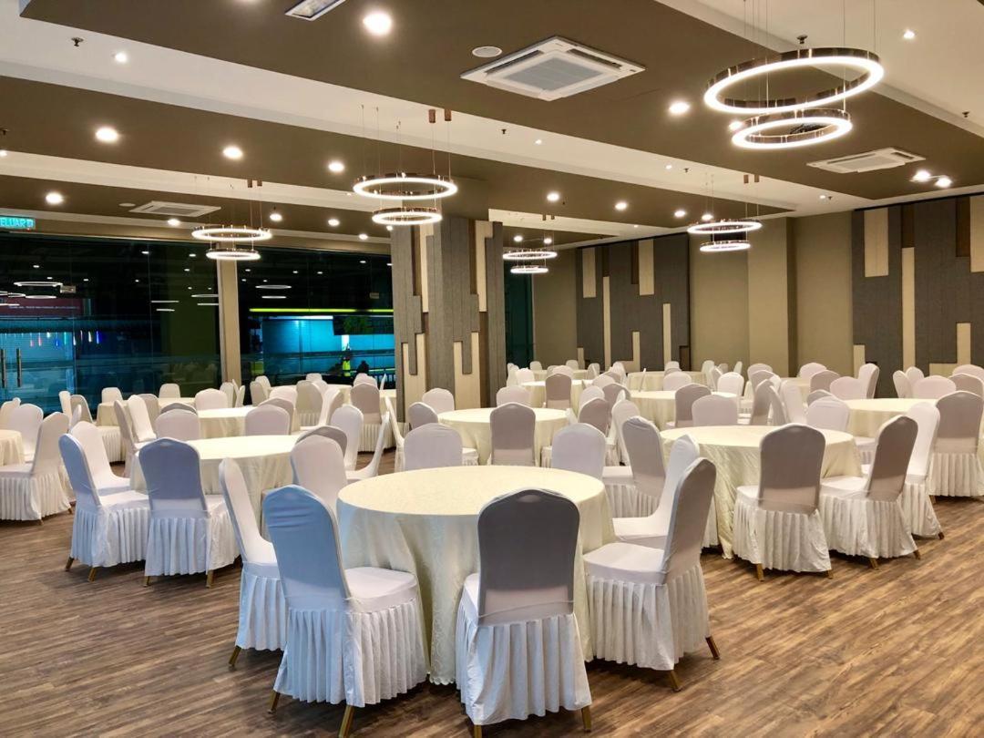 Frazel Inn Hotel Parit Buntar Exterior photo